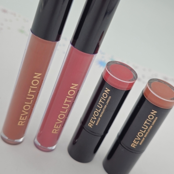 Makeup Revolution Cupid & Adore Lipstick & Lipgloss Set - Picture 2 of 5